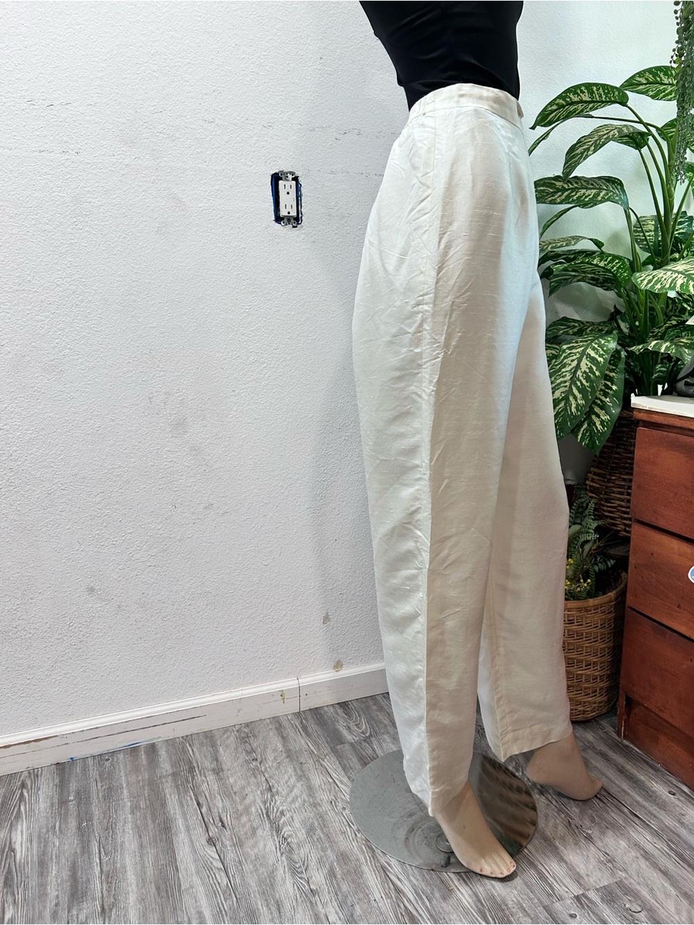 Neiman Marcus High-Rise Wide Leg  Pants in Off-White